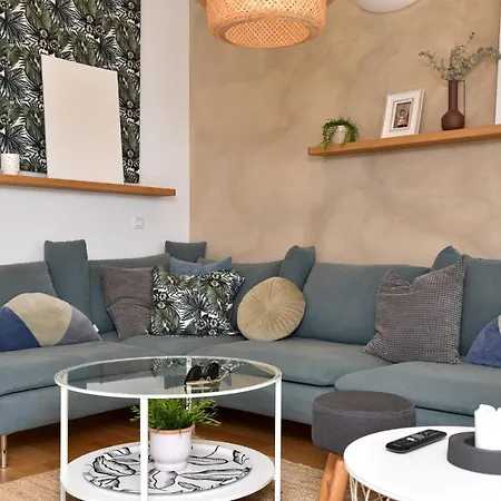 Sunny Bay - Free Parking Apartment *