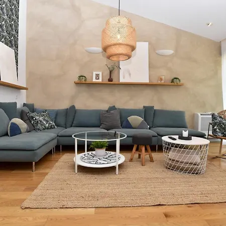 Sunny Bay - Free Parking Apartment