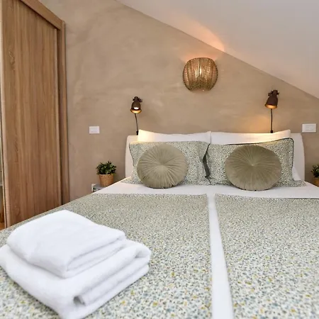 Sunny Bay - Free Parking Apartment *