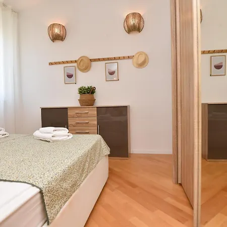 Sunny Bay - Free Parking Apartment *