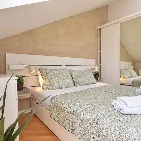 Sunny Bay - Free Parking Apartment *