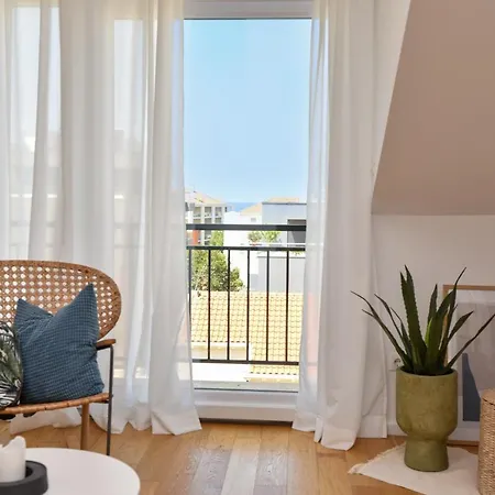 Sunny Bay - Free Parking Apartment *