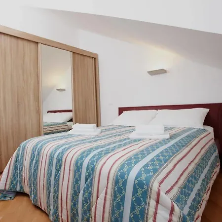Sunny Bay - Free Parking Apartment *