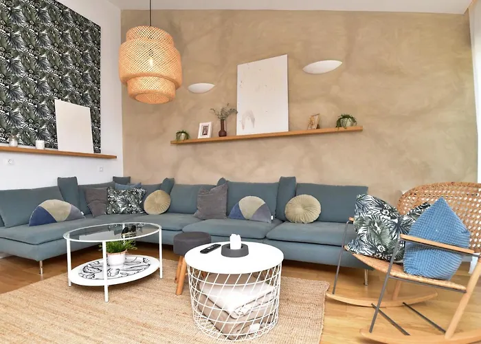 Sunny Bay - Free Parking Daire