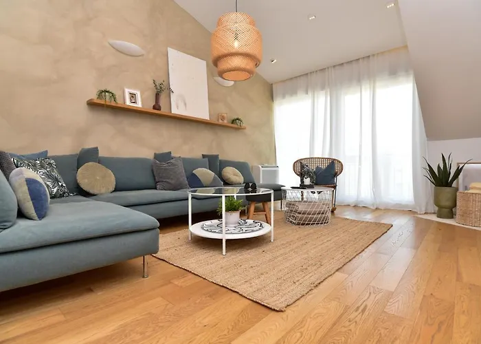 Sunny Bay - Free Parking Daire