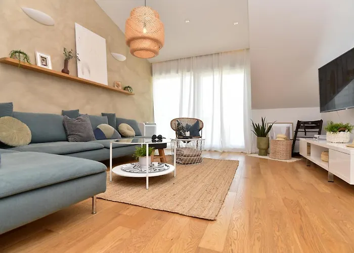 Sunny Bay - Free Parking