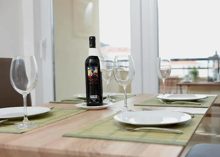 Sunny Bay - Free Parking Daire